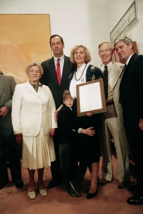 Framed Print : Portrait of Bill Bradley with Hijacked Victims Framed Print : Portrait of Bill Bradley with Hijacked Victims