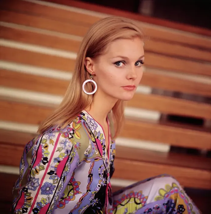 Framed Print : Portrait of Carol Lynley Framed Print : Portrait of Carol Lynley