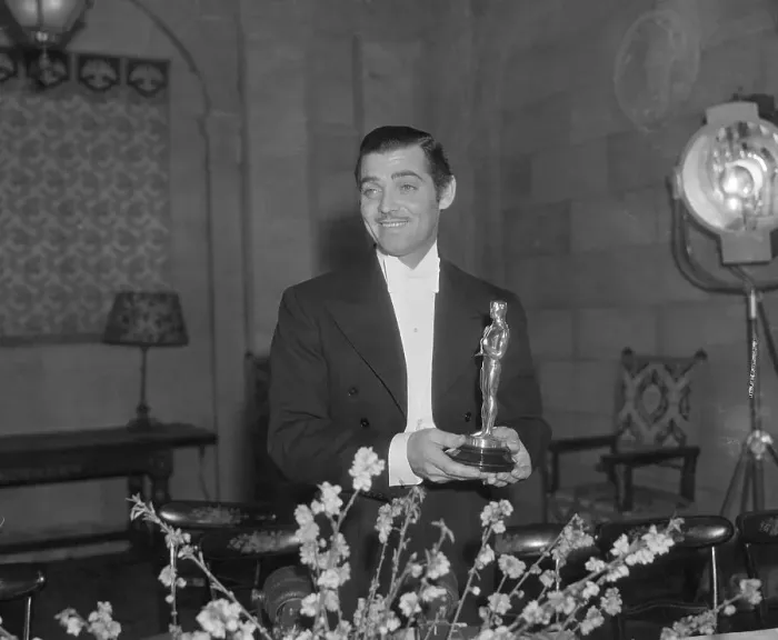 Framed Print : Portrait of Clark Gable Holding His Oscar Framed Print : Portrait of Clark Gable Holding His Oscar