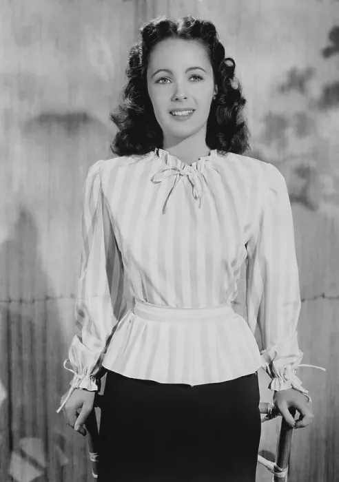Framed Print : Portrait of Elizabeth Taylor Framed Print : Portrait of Elizabeth Taylor