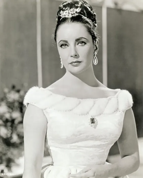 Framed Print : Portrait of Elizabeth Taylor Framed Print : Portrait of Elizabeth Taylor