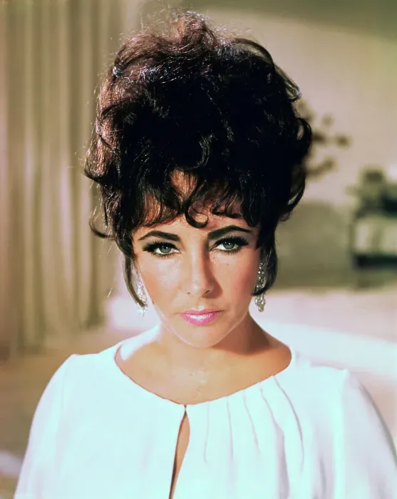 Framed Print : Portrait of Elizabeth Taylor Framed Print : Portrait of Elizabeth Taylor