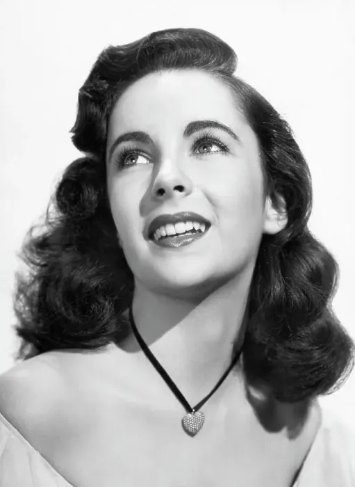 Framed Print : Portrait Of Elizabeth Taylor Framed Print : Portrait Of Elizabeth Taylor