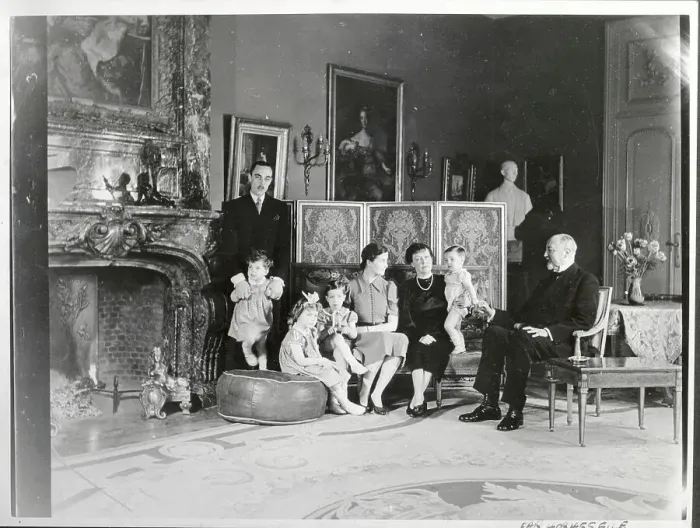 Framed Print : Portrait of French Royal Family in 1937 Framed Print : Portrait of French Royal Family in 1937