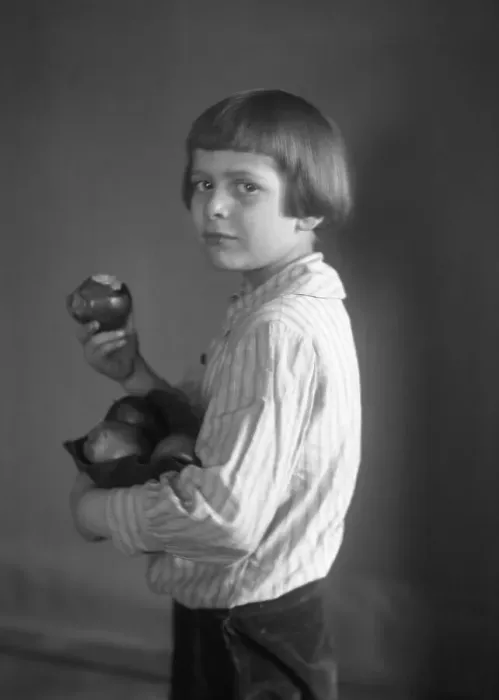 Framed Print : Portrait of girl (6-7) holding apples Framed Print : Portrait of girl (6-7) holding apples