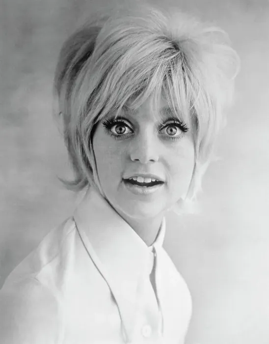 Framed Print : Portrait of Goldie Hawn Framed Print : Portrait of Goldie Hawn
