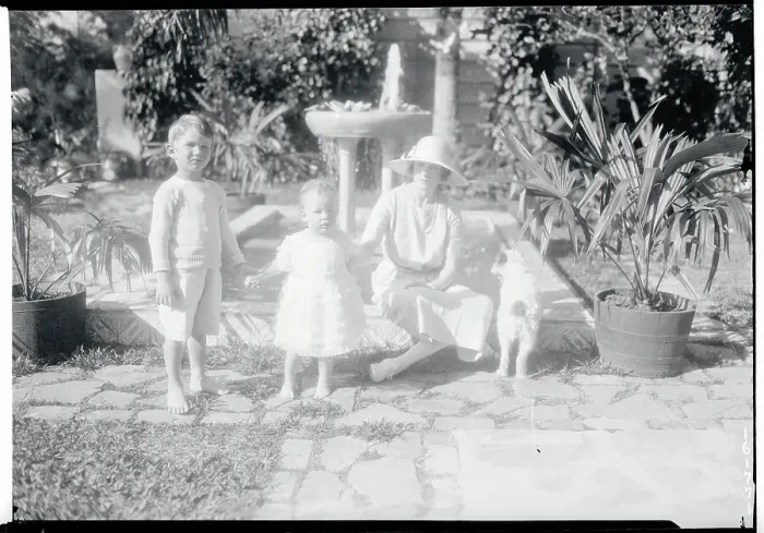 Framed Print : Portrait of Gurnee Munn and Children