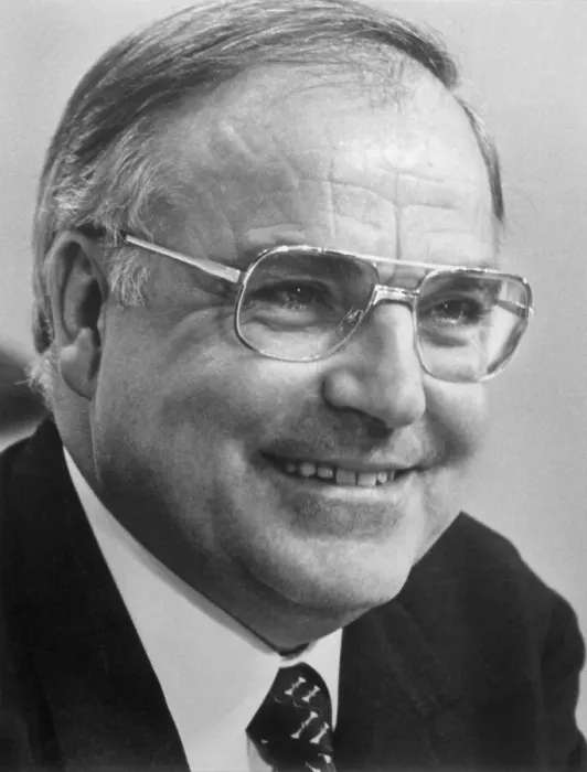 Framed Print : Portrait of Helmut Kohl Framed Print : Portrait of Helmut Kohl