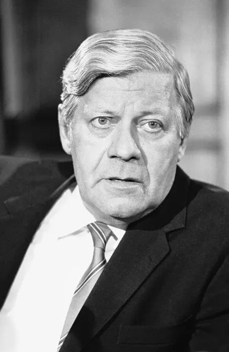 Framed Print : Portrait of Helmut Schmidt Framed Print : Portrait of Helmut Schmidt