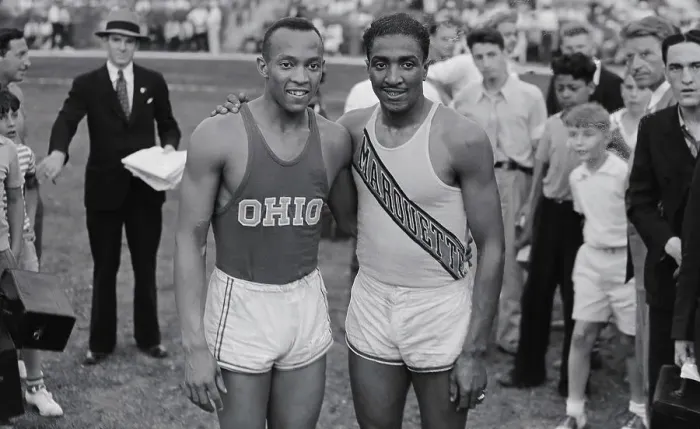 Framed Print : Portrait of Jesse Owens and Ralph Metcalf Standing Arm in Arm Framed Print : Portrait of Jesse Owens and Ralph Metcalf Standing Arm in Arm