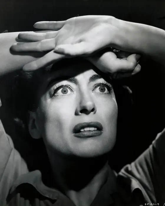 Framed Print : Portrait of Joan Crawford Framed Print : Portrait of Joan Crawford