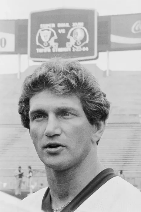 Framed Print : Portrait of Joe Theismann Framed Print : Portrait of Joe Theismann