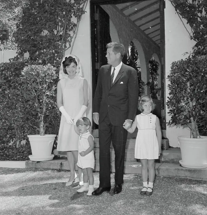 Framed Print : Portrait of John F. Kennedy Posing with His Immediate family Framed Print : Portrait of John F. Kennedy Posing with His Immediate family