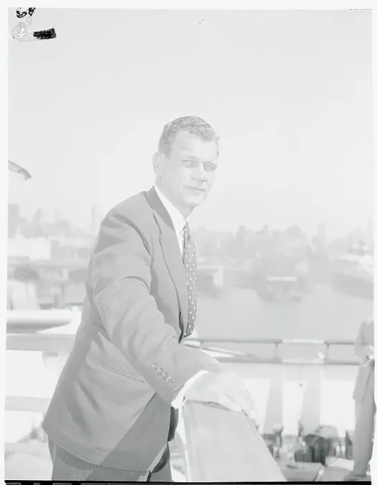 Framed Print : Portrait of Joseph Cotten Posing Framed Print : Portrait of Joseph Cotten Posing