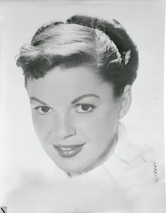 Framed Print : Portrait of Judy Garland Framed Print : Portrait of Judy Garland
