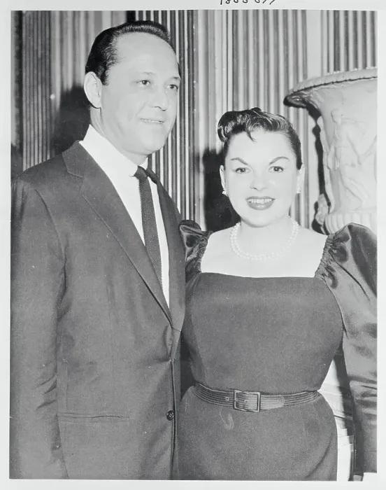 Framed Print : Portrait of Judy Garland with Husband Sid Luft Framed Print : Portrait of Judy Garland with Husband Sid Luft