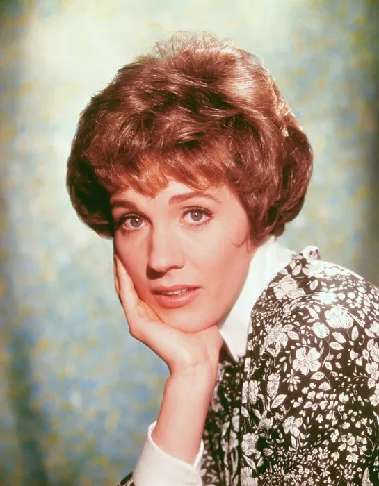 Framed Print : Portrait of Julie Andrews Framed Print : Portrait of Julie Andrews