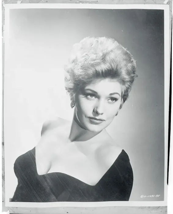 Framed Print : Portrait of Kim Novak Framed Print : Portrait of Kim Novak