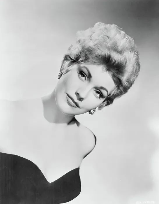 Framed Print : Portrait of Kim Novak Framed Print : Portrait of Kim Novak