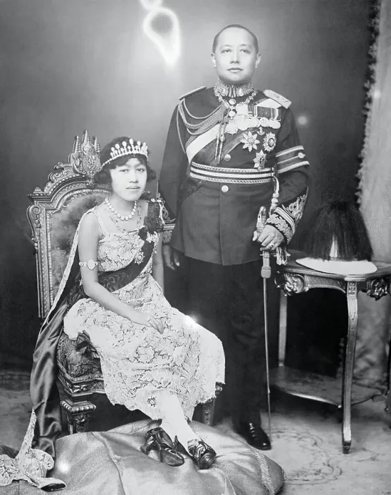 Framed Print : Portrait of the King and Queen of Siam Framed Print : Portrait of the King and Queen of Siam