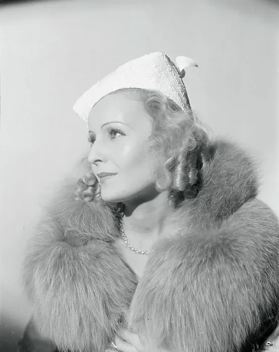 Framed Print : Portrait of Lilian Harvey Framed Print : Portrait of Lilian Harvey