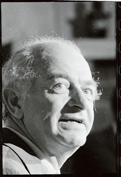 Framed Print : Portrait of Linus Pauling Framed Print : Portrait of Linus Pauling