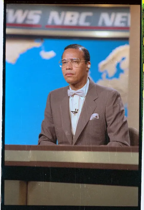 Framed Print : Portrait of Louis Farrakhan Wearing Glasses Framed Print : Portrait of Louis Farrakhan Wearing Glasses