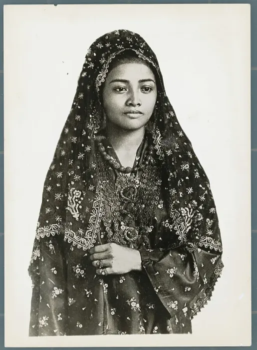 Framed Print : Portrait of a Malasian Woman Framed Print : Portrait of a Malasian Woman