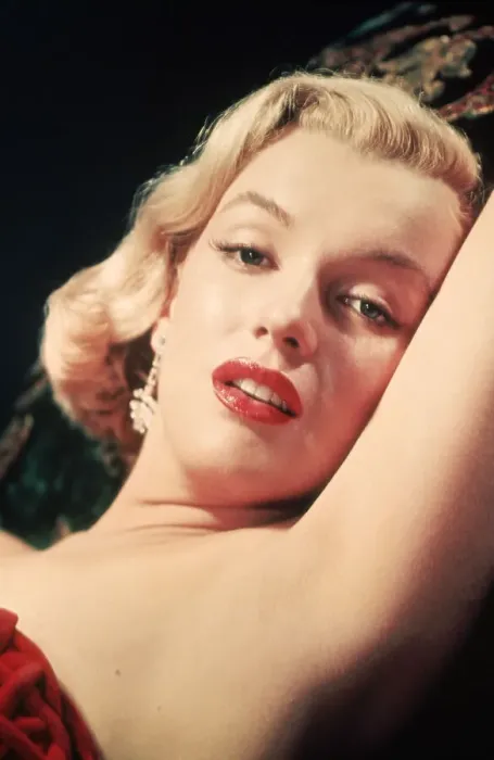 Framed Print : Portrait of Marilyn Monroe Framed Print : Portrait of Marilyn Monroe