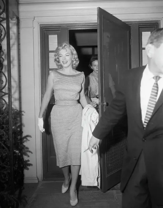 Framed Print : Portrait of Marilyn Monroe Leaving House Framed Print : Portrait of Marilyn Monroe Leaving House