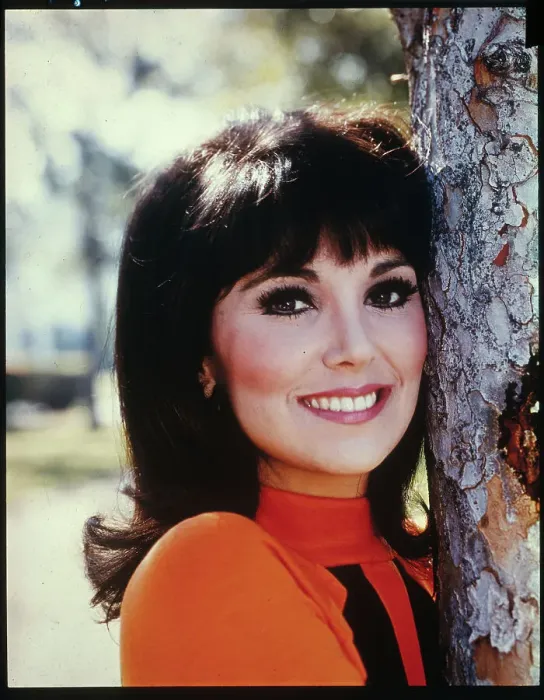 Framed Print : Portrait of Marlo Thomas Framed Print : Portrait of Marlo Thomas