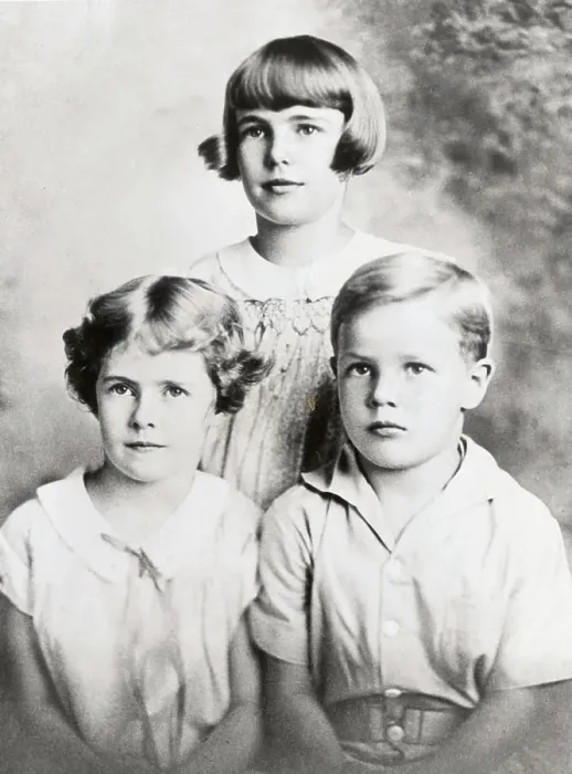 Framed Print : Portrait of Marlon Brando and Sisters Framed Print : Portrait of Marlon Brando and Sisters