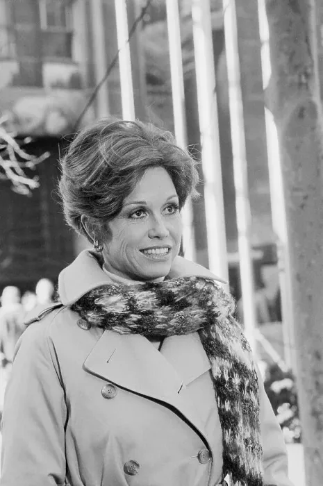 Framed Print : Portrait of Mary Tyler Moore Framed Print : Portrait of Mary Tyler Moore