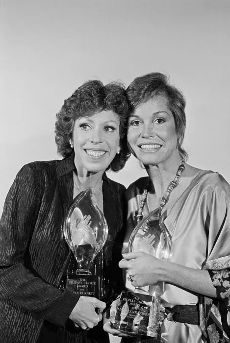 Framed Print : Portrait of Mary Tyler Moore and Carol Burnett Framed Print : Portrait of Mary Tyler Moore and Carol Burnett