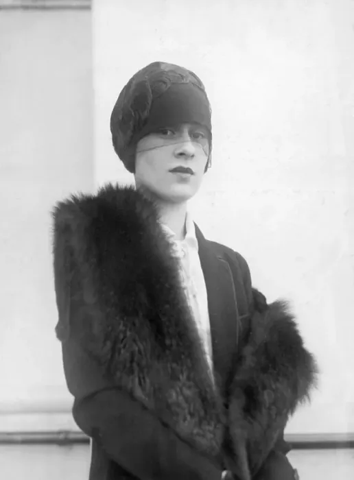 Framed Print : Portrait of Mrs. Reginald Vanderbilt Framed Print : Portrait of Mrs. Reginald Vanderbilt