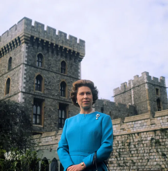 Framed Print : Portrait of Queen Elizabeth
