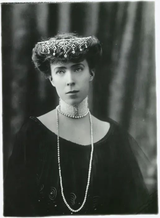 Framed Print : Portrait of Queen Elizabeth of Belgium Framed Print : Portrait of Queen Elizabeth of Belgium