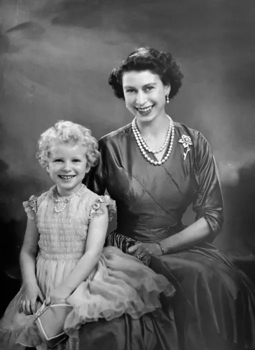Framed Print : Portrait of Queen Elizabeth II with Princess Anne Framed Print : Portrait of Queen Elizabeth II with Princess Anne
