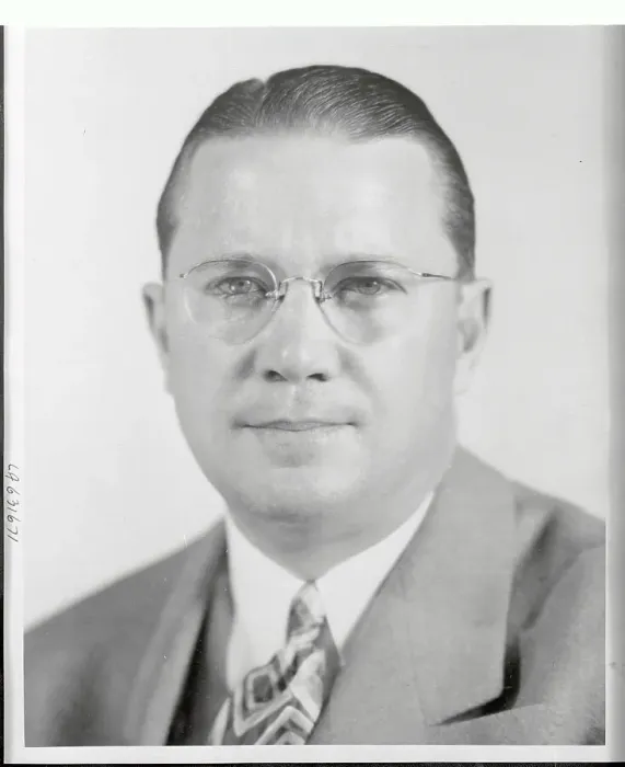 Framed Print : Portrait of R. A. Fisher Wearing Eyeglasses Framed Print : Portrait of R. A. Fisher Wearing Eyeglasses