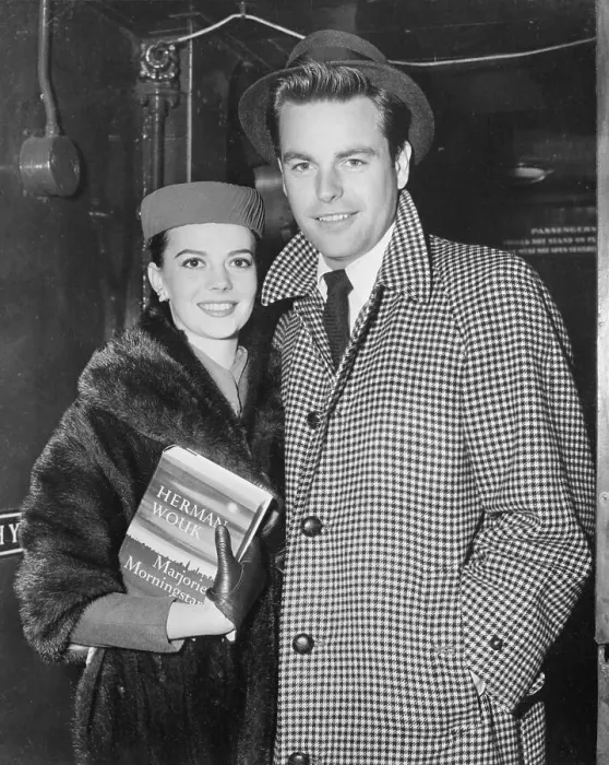 Framed Print : Portrait of Robert Wagner and Natalie Wood Framed Print : Portrait of Robert Wagner and Natalie Wood