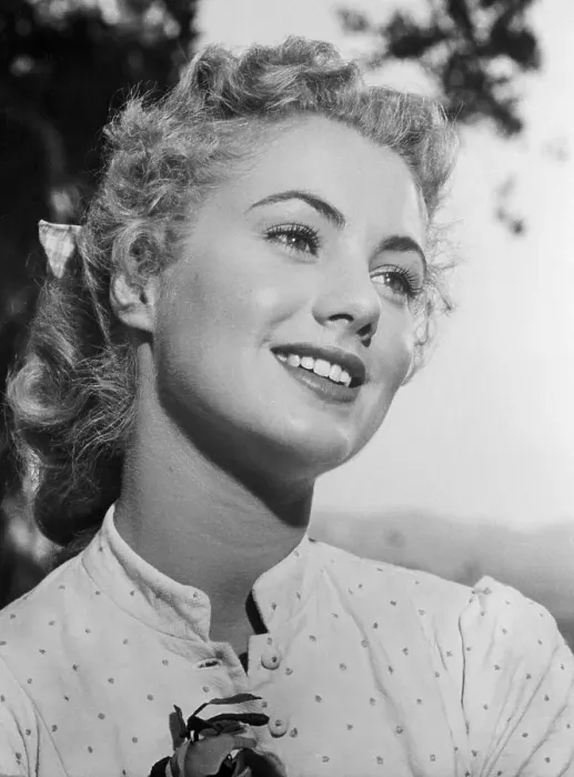 Framed Print : Portrait of Shirley Jones Framed Print : Portrait of Shirley Jones