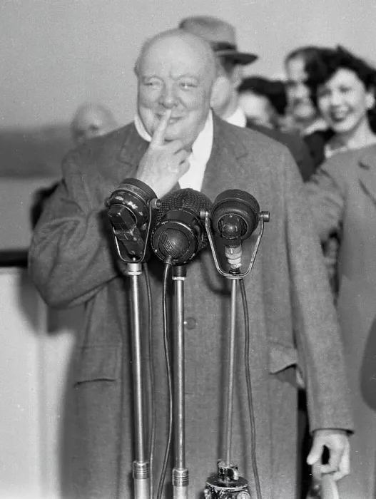 Framed Print : Portrait of Sir Winston Churchill Framed Print : Portrait of Sir Winston Churchill