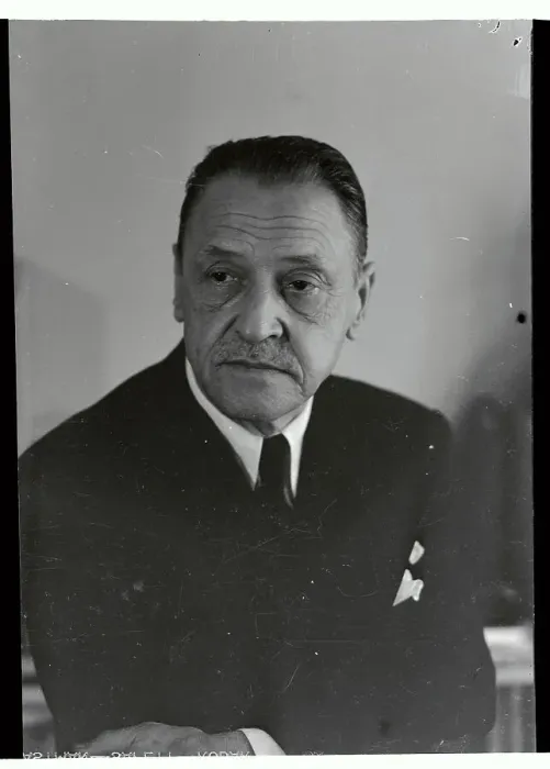 Framed Print : Portrait of Somerset William Maugham Framed Print : Portrait of Somerset William Maugham