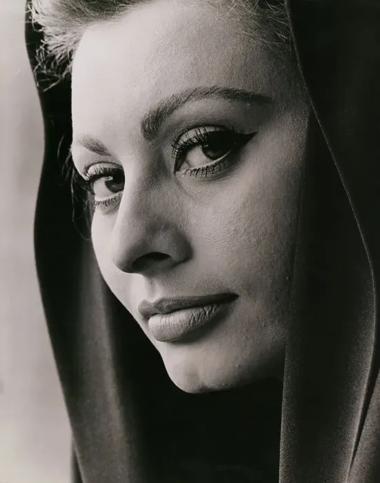 Framed Print : Portrait of Sophia Loren Framed Print : Portrait of Sophia Loren
