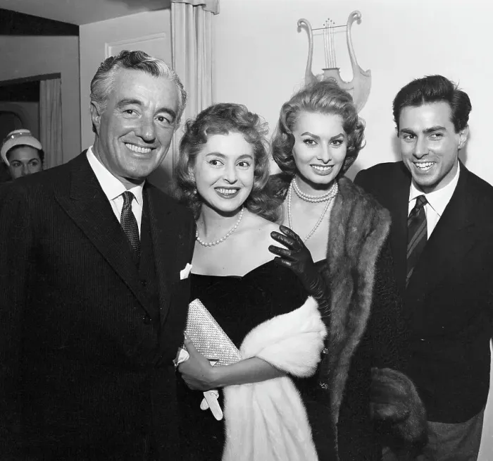 Framed Print : Portrait of Sophia Loren with Colleagues Framed Print : Portrait of Sophia Loren with Colleagues