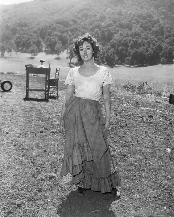 Framed Print : Portrait of Susan Hayward Framed Print : Portrait of Susan Hayward