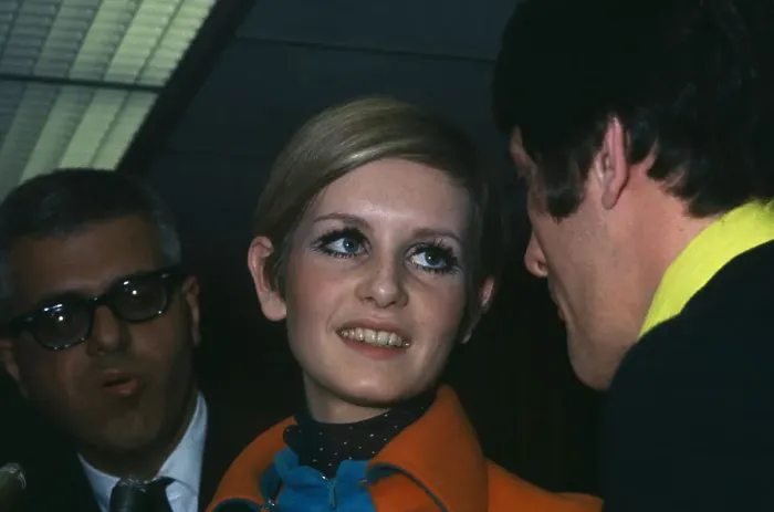 Framed Print : Portrait of Twiggy and Justin de Villaneuve Framed Print : Portrait of Twiggy and Justin de Villaneuve