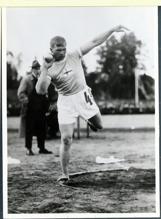 Framed Print : Portrait of Ville Porhola in Shot Putting Stance Framed Print : Portrait of Ville Porhola in Shot Putting Stance