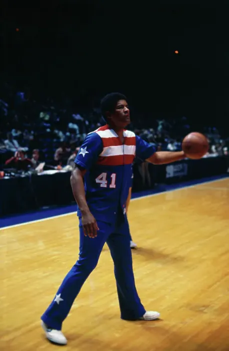 Framed Print : Portrait of Wes Unseld Framed Print : Portrait of Wes Unseld