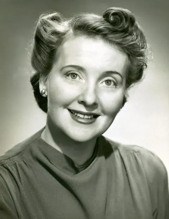 Framed Print : Portrait of woman
